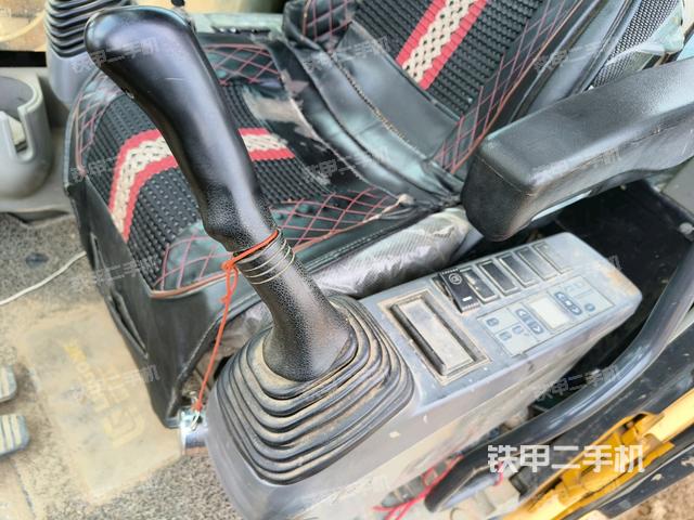 座椅左侧控制台/音响/含左手柄（驾驶室部分）