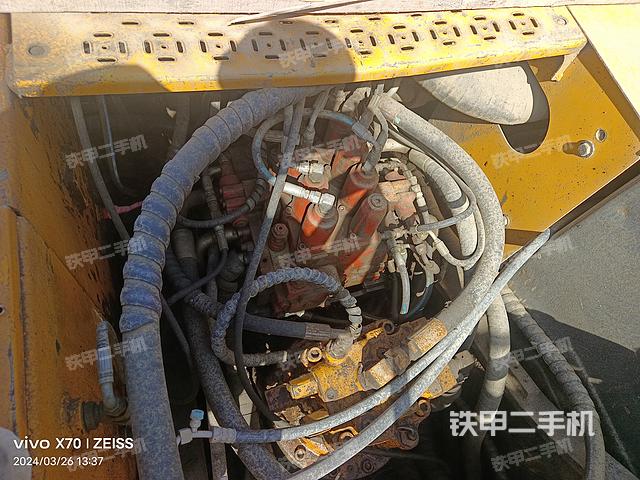 回转马达和主控阀（整机外观）