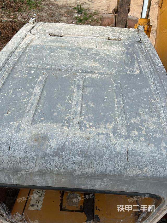 驾驶室顶部（整机外观）