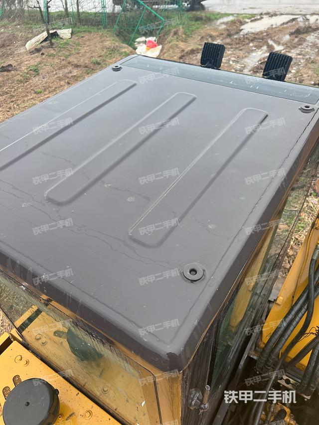 驾驶室顶部（整机外观）