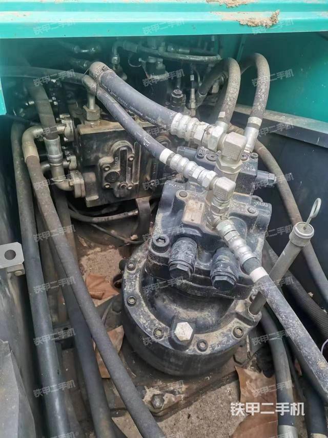 回转马达和主控阀（整机外观）