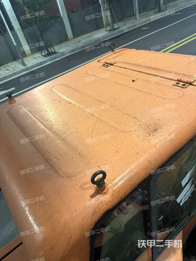 驾驶室顶部（整机外观）