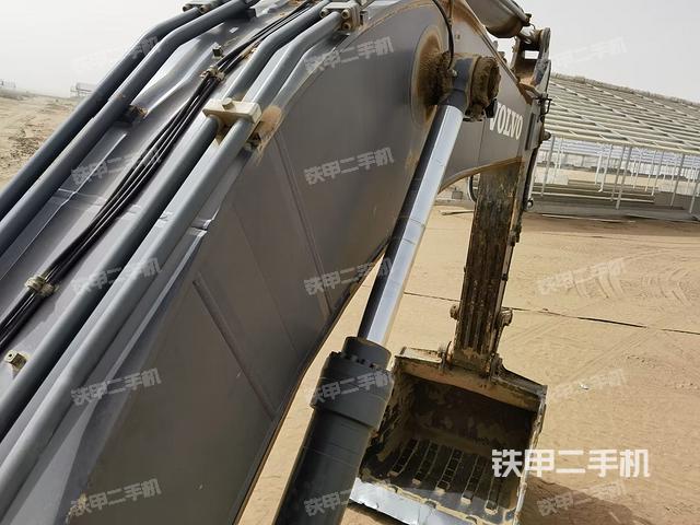 驾驶室顶部（整机外观）