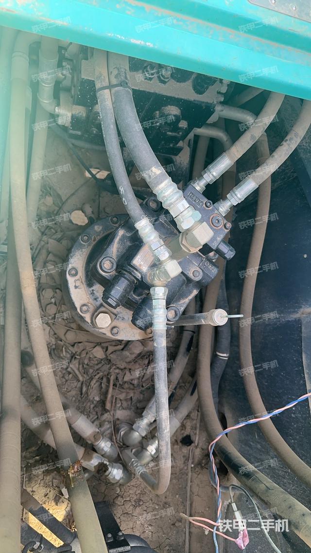 回转马达和主控阀（整机外观）