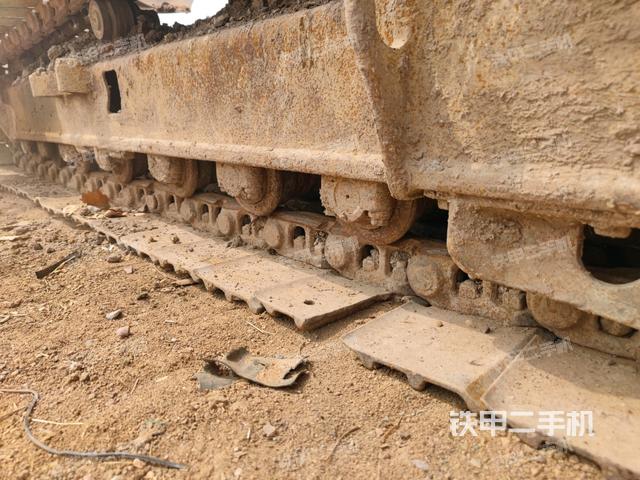 左驅(qū)動輪（行走機(jī)構(gòu)）