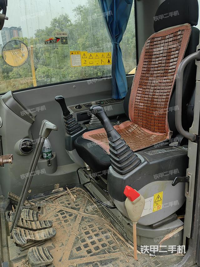 驾驶室整体（整机外观）