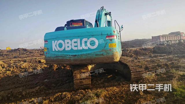 驾驶室顶部（整机外观）