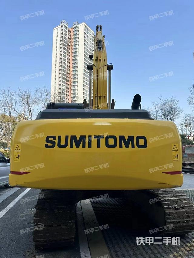 驾驶室顶部（整机外观）