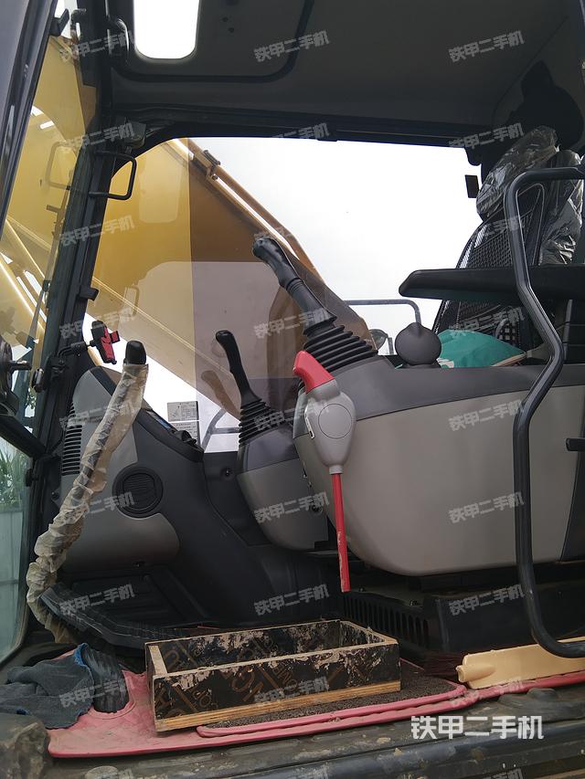 驾驶室顶部（整机外观）