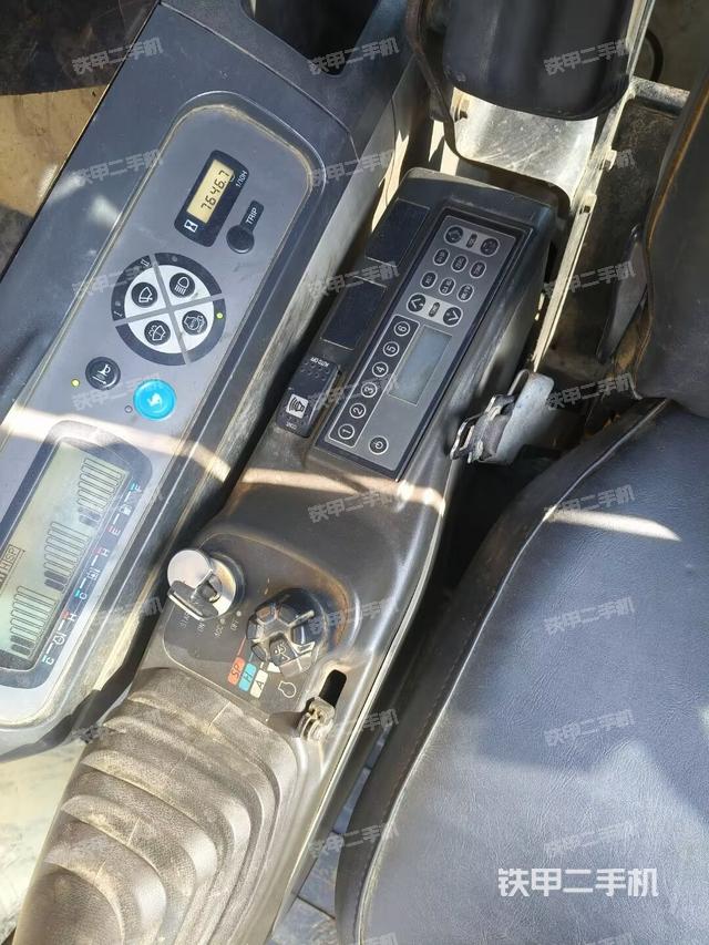 驾驶室整体（整机外观）