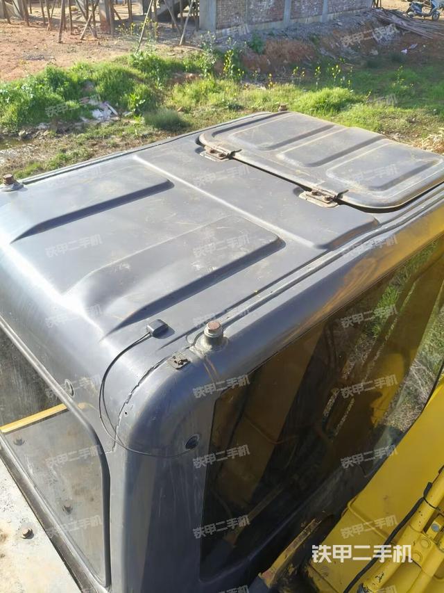 驾驶室顶部（整机外观）