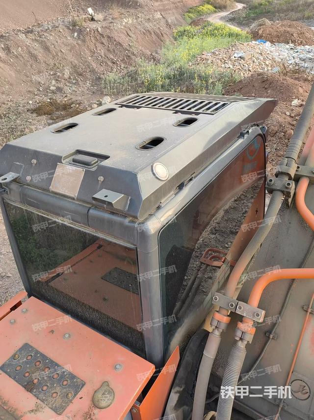 驾驶室顶部（整机外观）