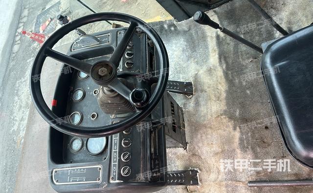 驾驶室操作台（设备外观及核心部件）