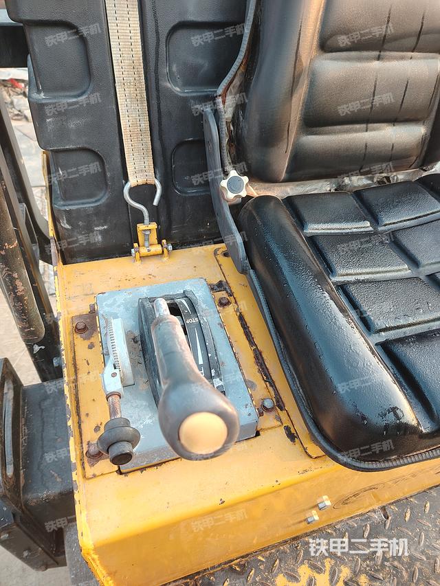 驾驶室操作台（设备外观及核心部件）