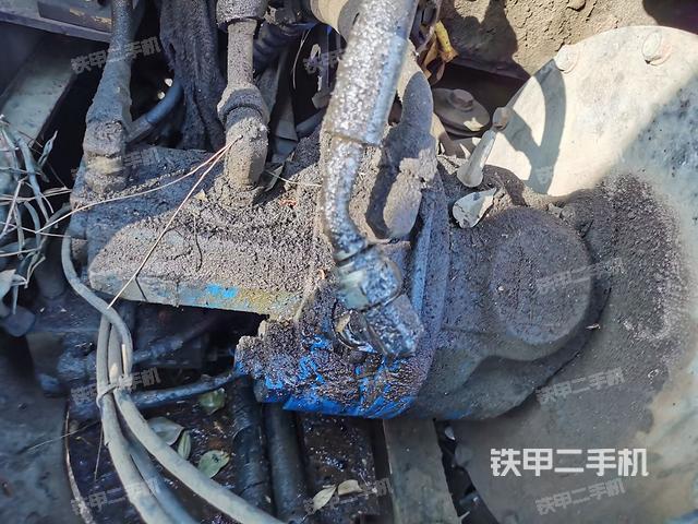 液压泵舱室正面整体（整机外观）