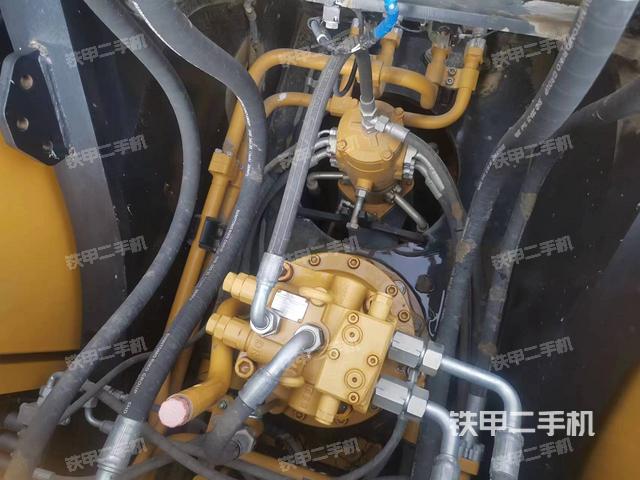 回转马达和主控阀（整机外观）