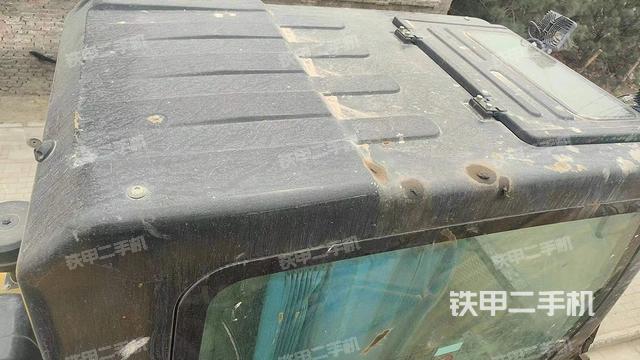 驾驶室顶部（整机外观）