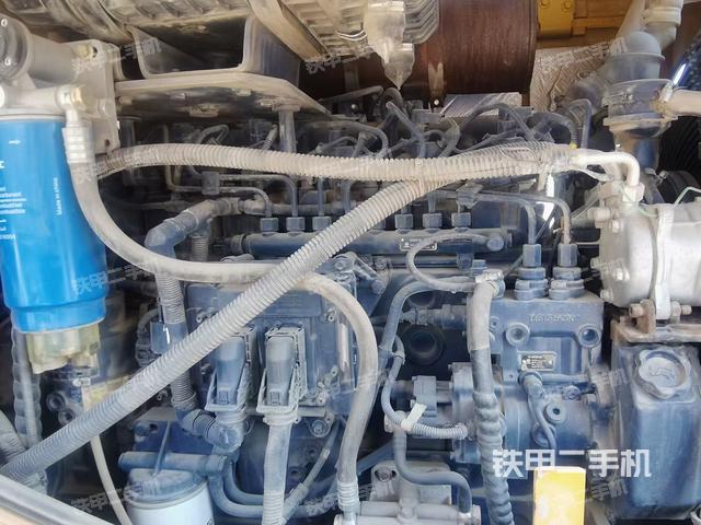 发动机左侧（整机外观及大件）