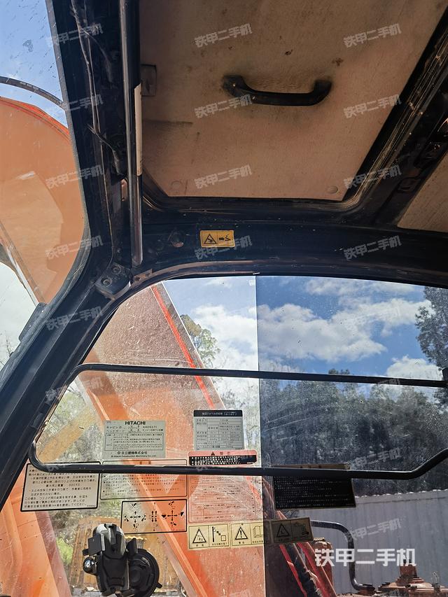 驾驶室顶部（整机外观）