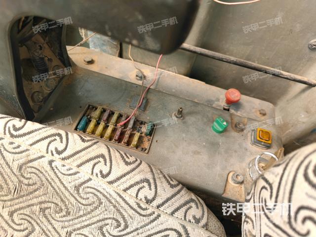 座椅左側(cè)控制臺/音響/含左手柄（駕駛室部分）