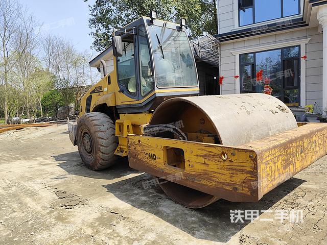 整机右侧（设备外观及核心部件）