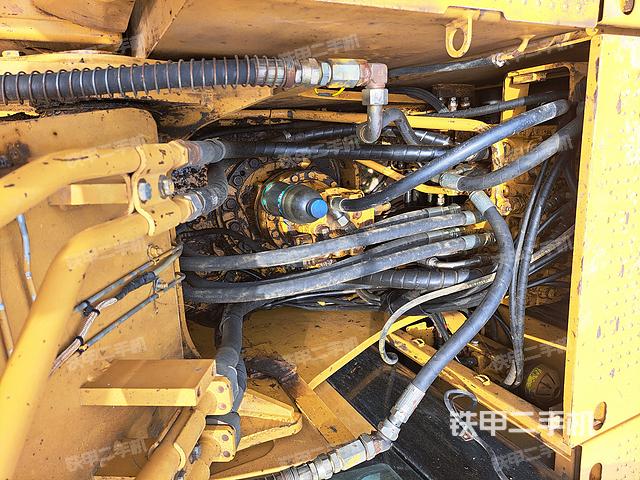 回转马达和主控阀（整机外观）