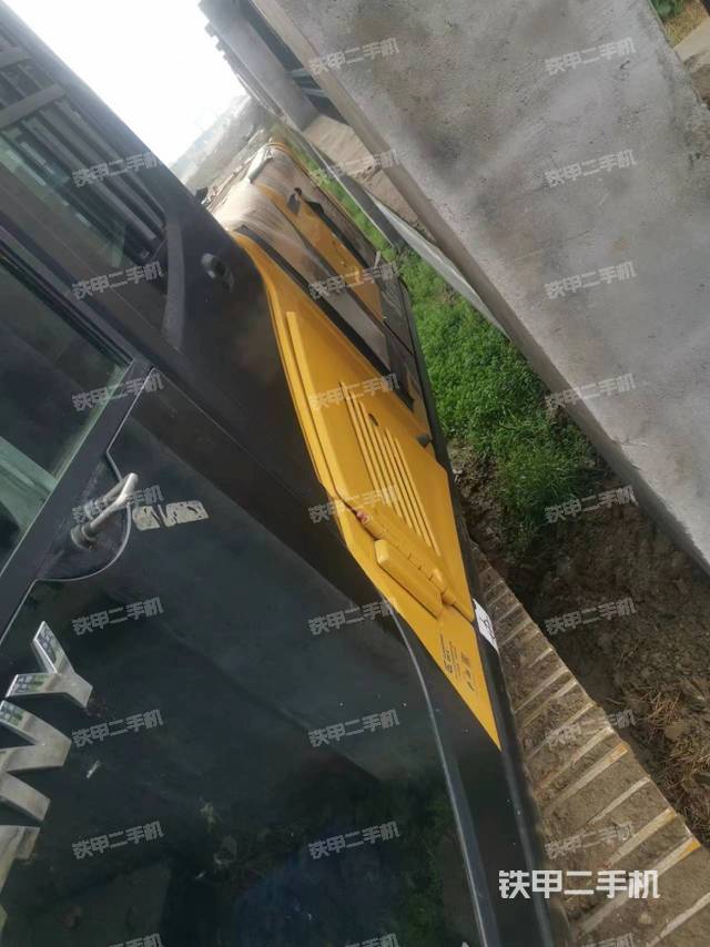 驾驶室顶部（整机外观）