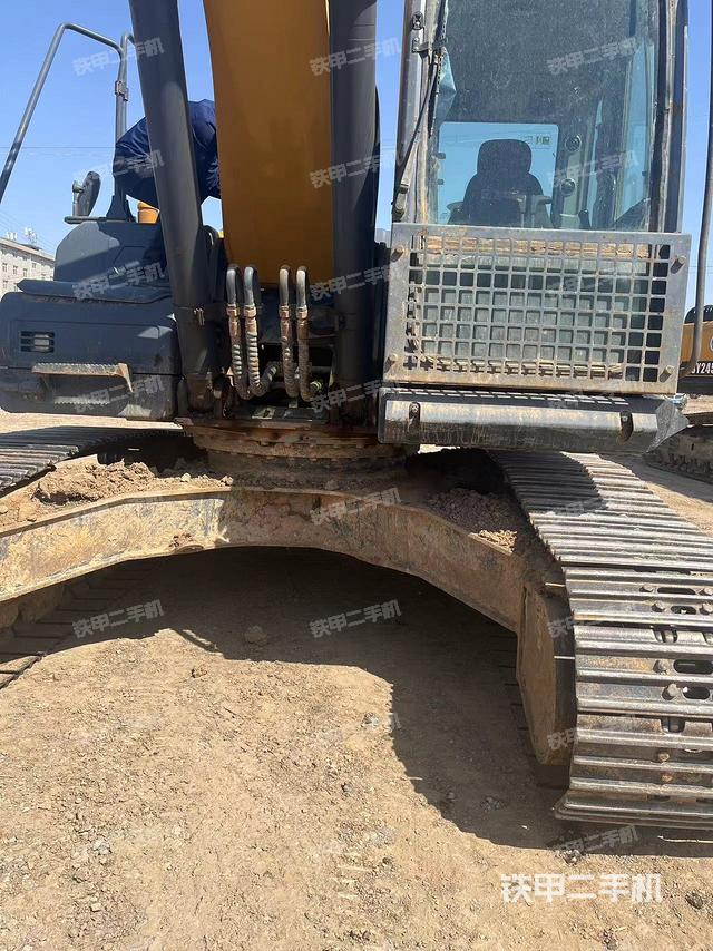 驾驶室顶部（整机外观）