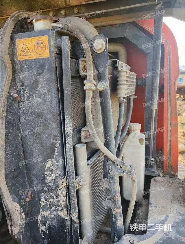 回转马达和主控阀（整机外观）