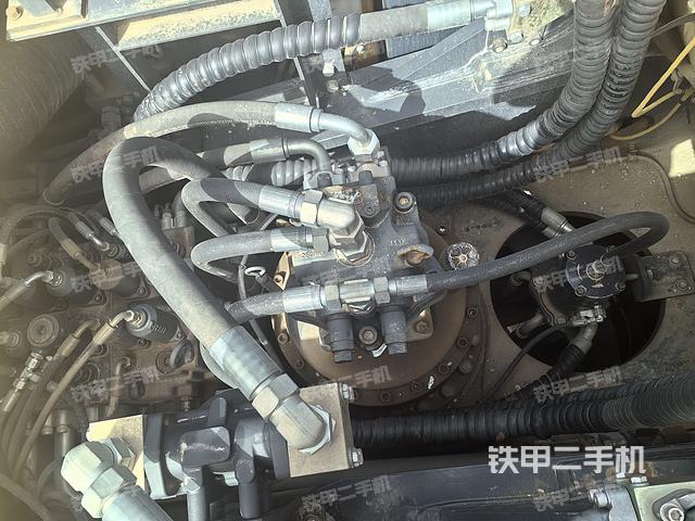 回转马达和主控阀（整机外观）