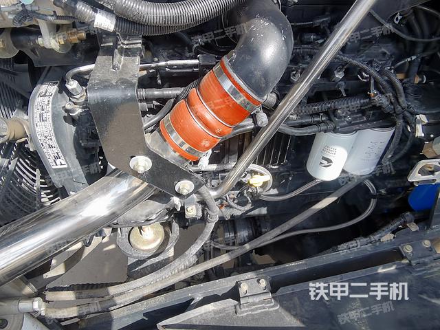 发动机右侧（整机外观及大件）