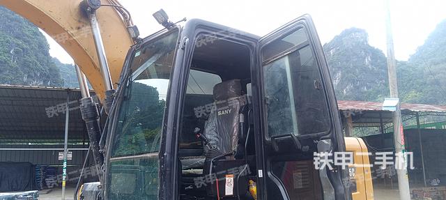 驾驶室整体（整机外观）