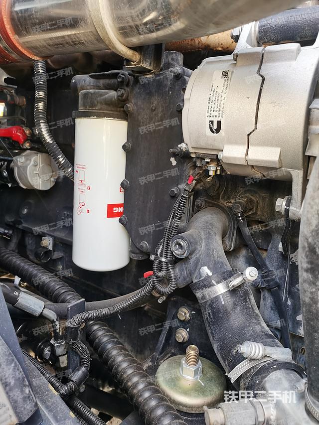 发动机左侧（整机外观及大件）