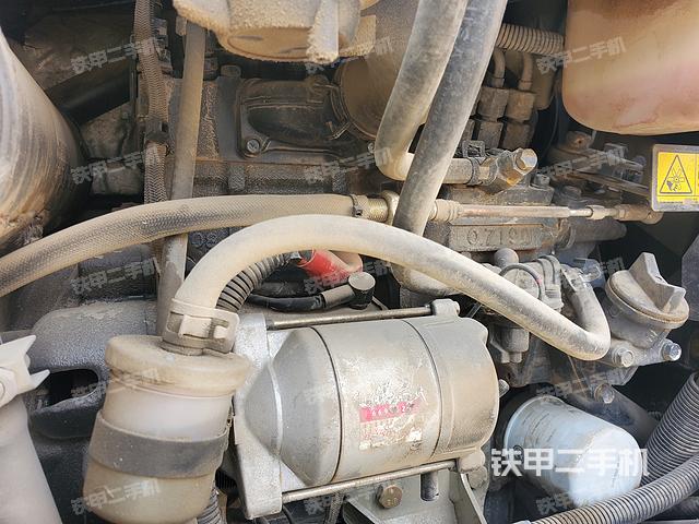 回转马达和主控阀（整机外观）