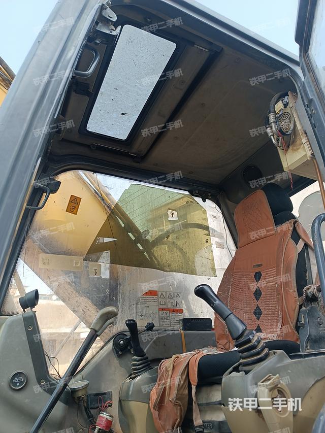 驾驶室整体（整机外观）