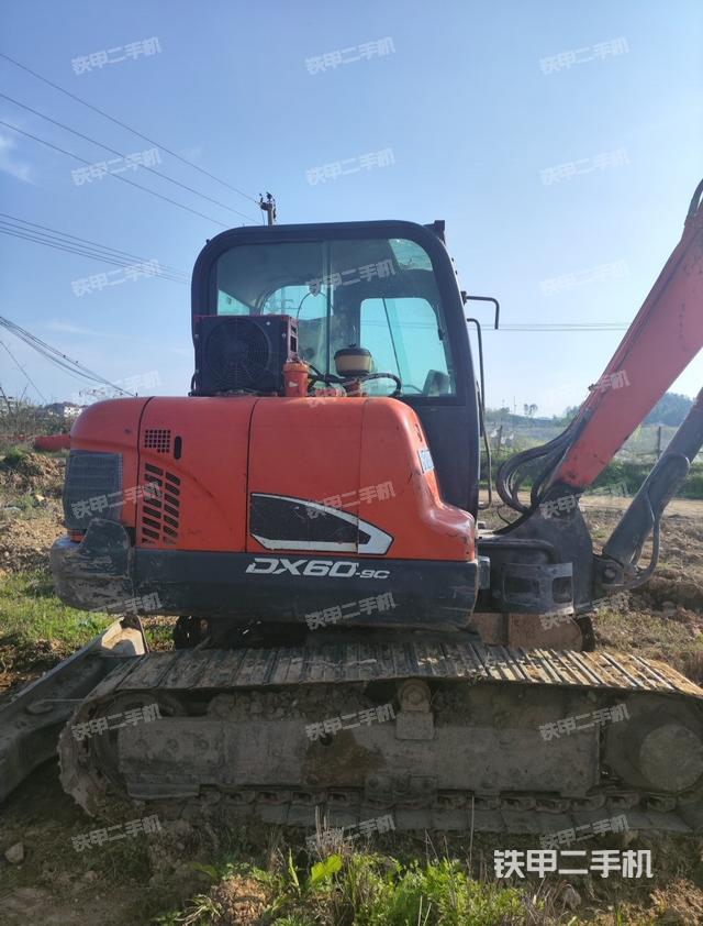 驾驶室顶部（整机外观）