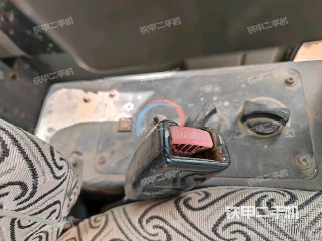 座椅右側(cè)控制臺/鑰匙門/油門/含右手柄（駕駛室部分）