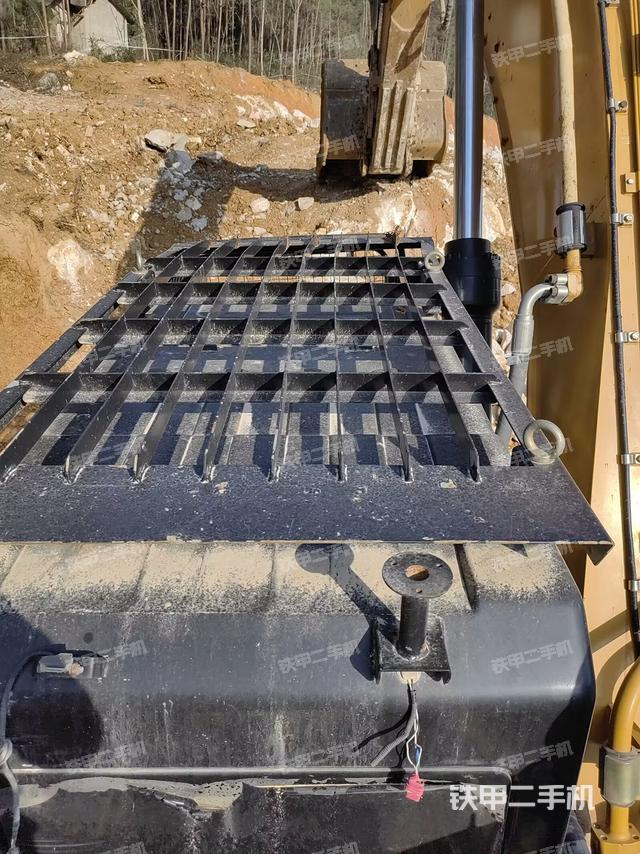 驾驶室顶部（整机外观）