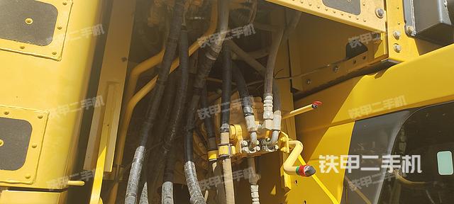 回转马达和主控阀（整机外观）