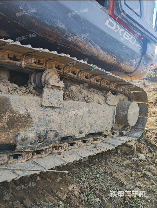 单侧履带整体（整机外观）