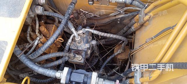 回转马达和主控阀（整机外观）