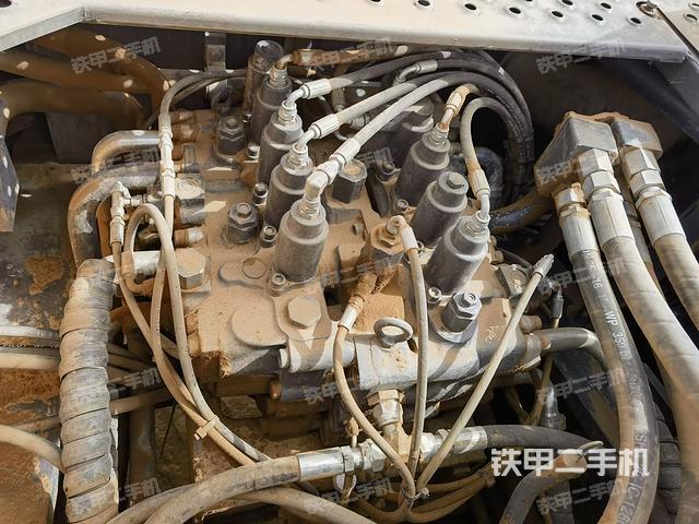 回转马达和主控阀（整机外观）