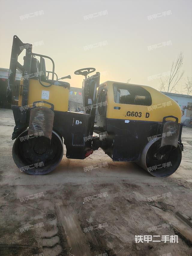 整机右侧（设备外观及核心部件）