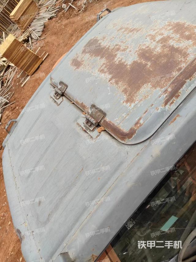 驾驶室顶部（整机外观）