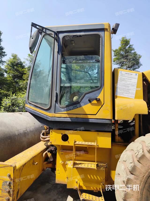 整机右侧（设备外观及核心部件）