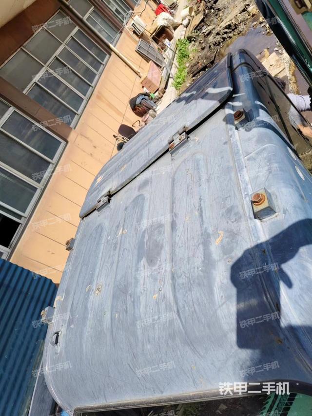 驾驶室顶部（整机外观）