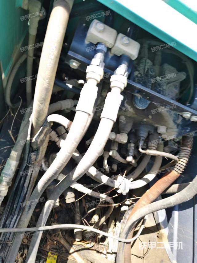 回转马达和主控阀（整机外观）