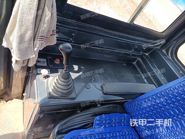 驾驶室操作台（设备外观及核心部件）