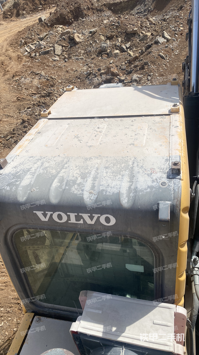 驾驶室顶部（整机外观）