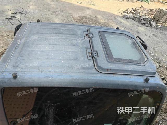 驾驶室顶部（整机外观）